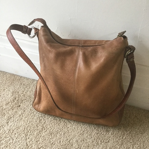 Fossil Handbags - Fossil VINTAGE Leather Bag ❤️